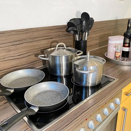 2 Zimmer Apartment, 70 Qm, Max 4 Pers, Private Terasse, 2 Parkplaetze, Internet 250 Mbit Gärtringen Buitenkant foto
