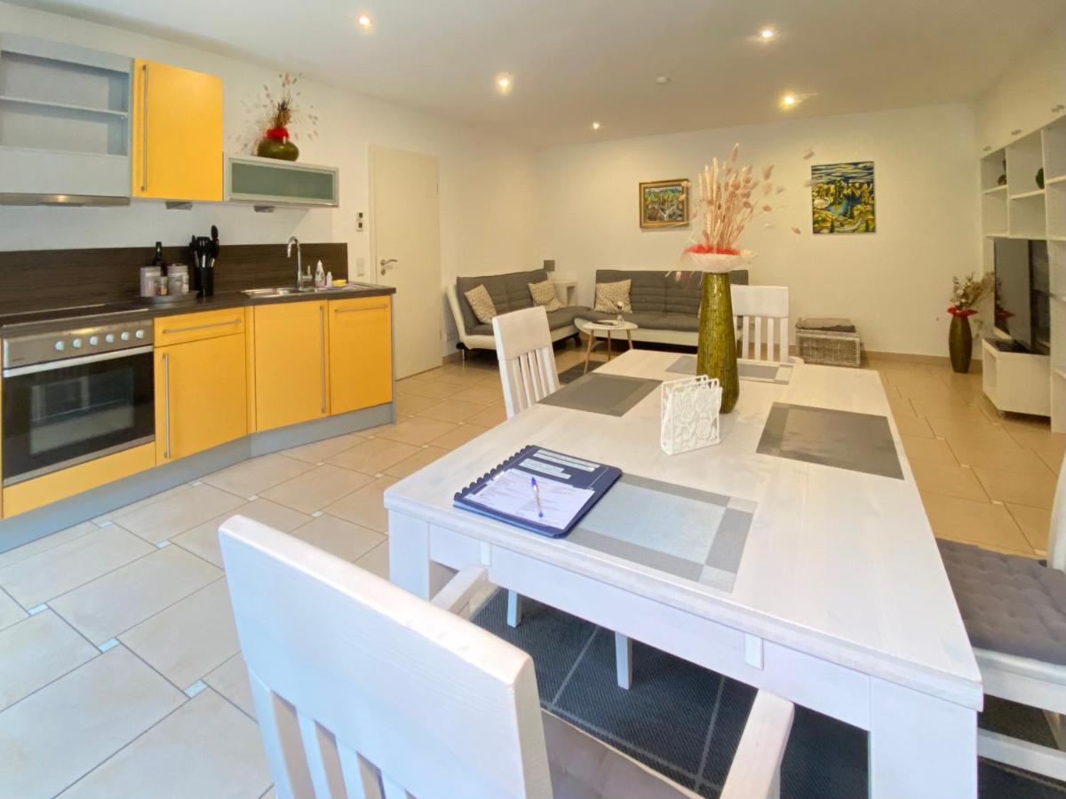 2 Zimmer Apartment, 70 Qm, Max 4 Pers, Private Terasse, 2 Parkplaetze, Internet 250 Mbit Gärtringen Buitenkant foto