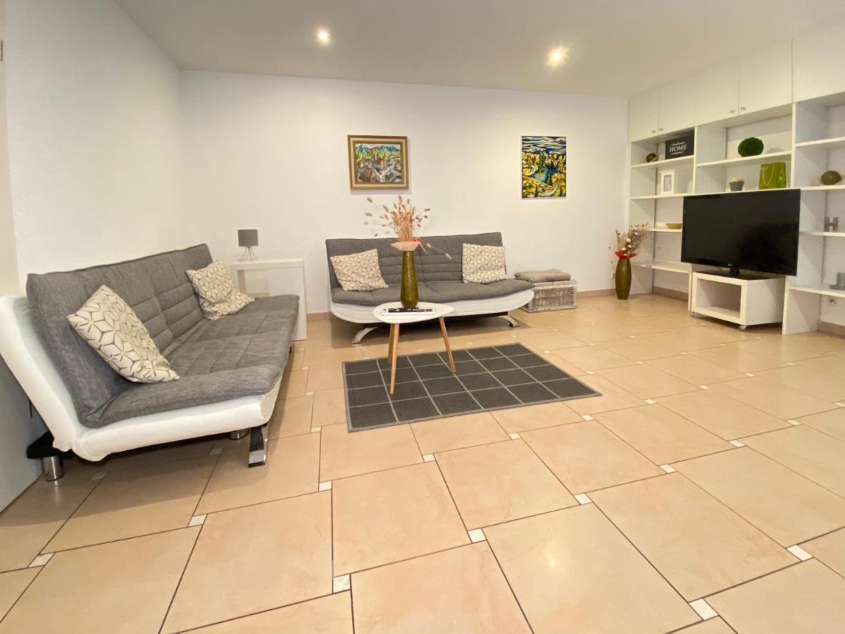 2 Zimmer Apartment, 70 Qm, Max 4 Pers, Private Terasse, 2 Parkplaetze, Internet 250 Mbit Gärtringen Buitenkant foto