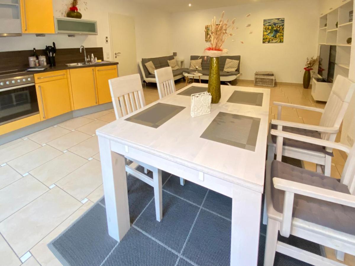 2 Zimmer Apartment, 70 Qm, Max 4 Pers, Private Terasse, 2 Parkplaetze, Internet 250 Mbit Gärtringen Buitenkant foto