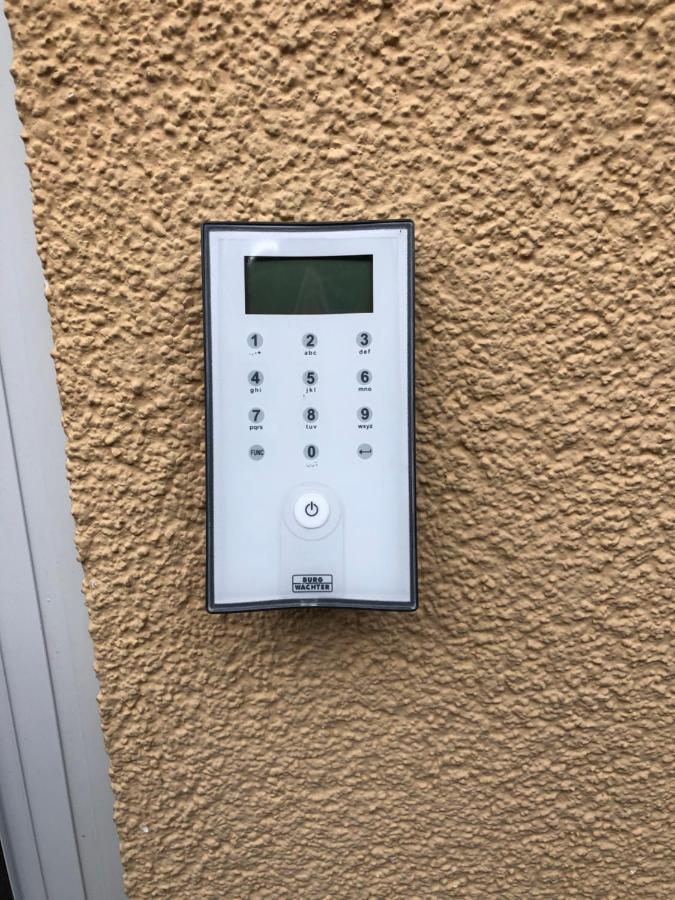 2 Zimmer Apartment, 70 Qm, Max 4 Pers, Private Terasse, 2 Parkplaetze, Internet 250 Mbit Gärtringen Buitenkant foto