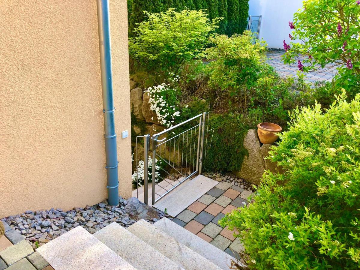 2 Zimmer Apartment, 70 Qm, Max 4 Pers, Private Terasse, 2 Parkplaetze, Internet 250 Mbit Gärtringen Buitenkant foto
