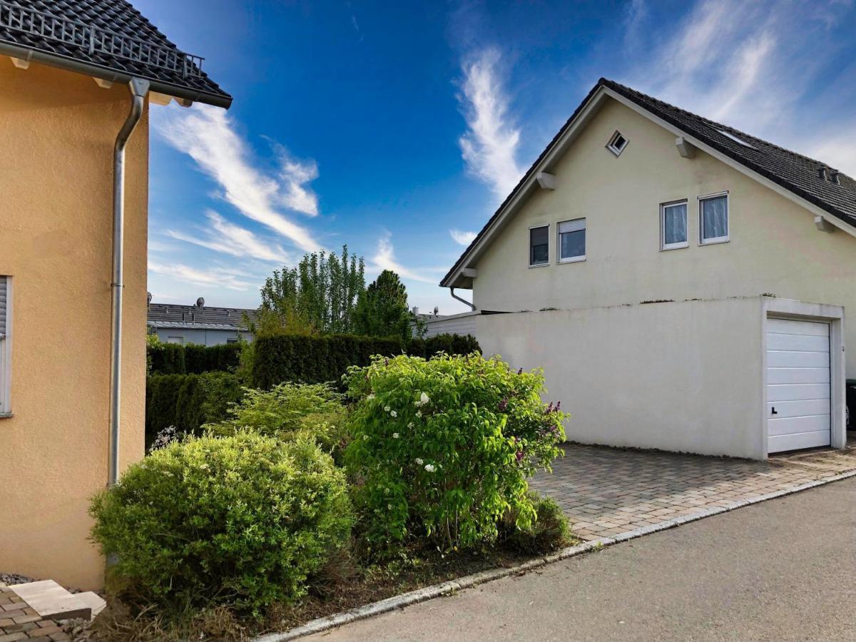 2 Zimmer Apartment, 70 Qm, Max 4 Pers, Private Terasse, 2 Parkplaetze, Internet 250 Mbit Gärtringen Buitenkant foto